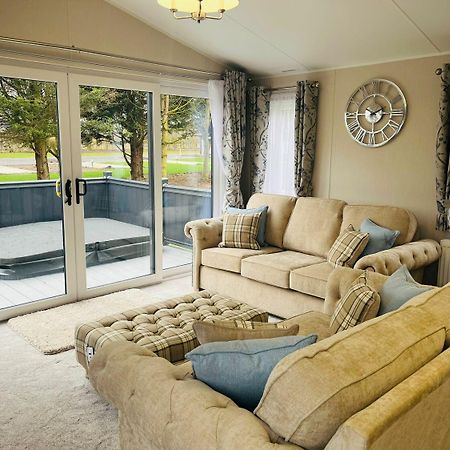 Country Cabin With Hot Tub York Esterno foto