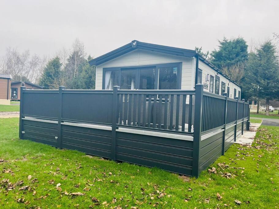 Country Cabin With Hot Tub York Esterno foto