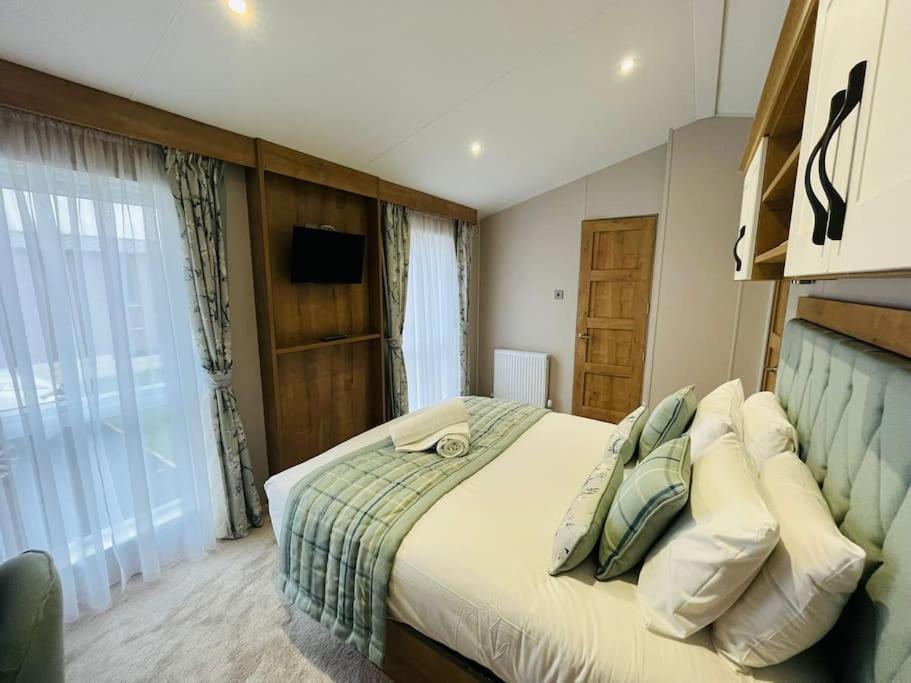 Country Cabin With Hot Tub York Esterno foto